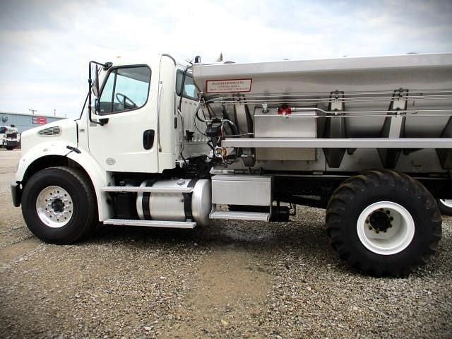 Image of Freightliner Business Class M2 112 equipment image 3