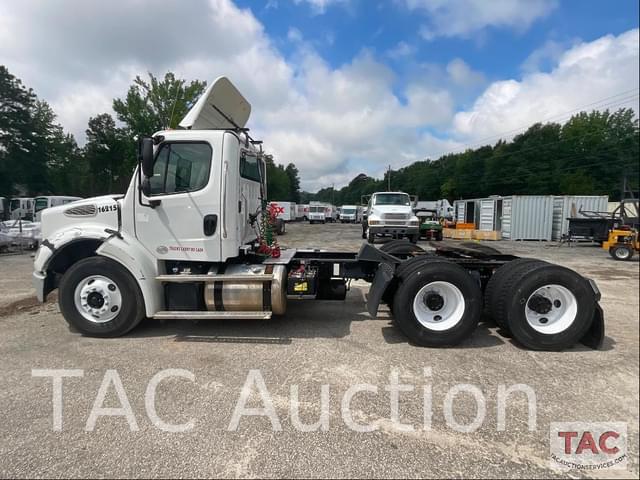 Image of Freightliner Business Class M2 112 equipment image 1