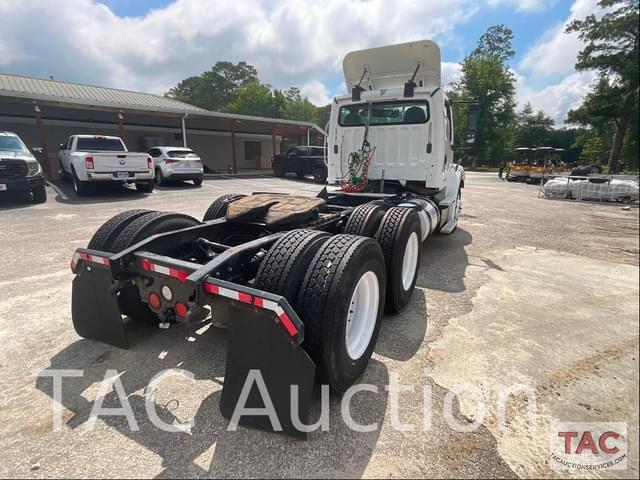 Image of Freightliner Business Class M2 112 equipment image 4