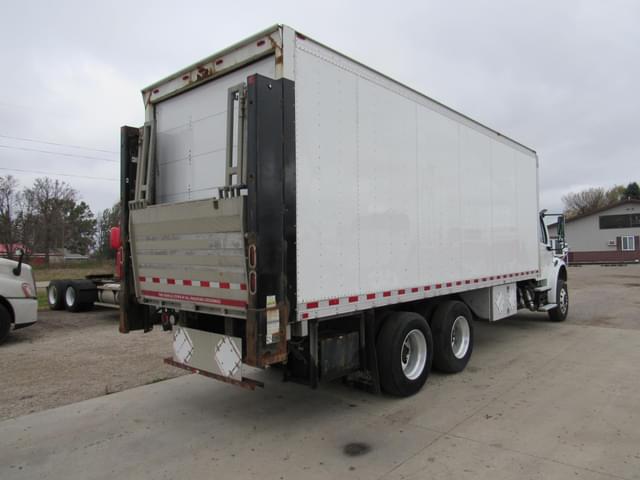 Image of Freightliner Business Class M2 112 equipment image 2