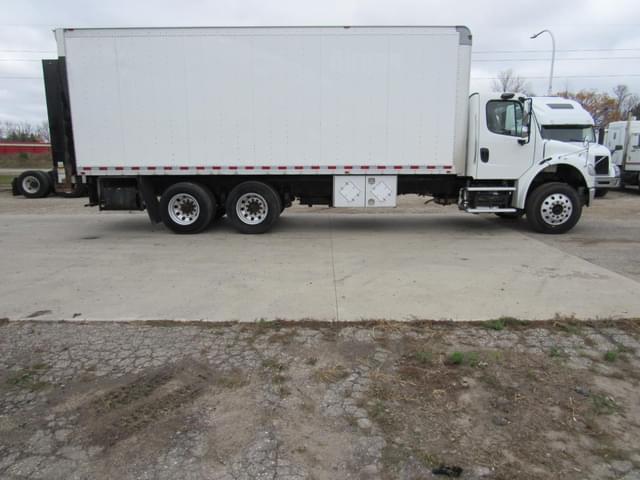 Image of Freightliner Business Class M2 112 equipment image 4