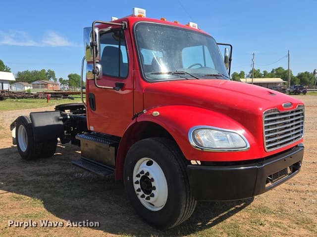 Image of Freightliner Business Class M2 equipment image 2