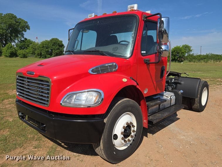 2016 Freightliner Business Class M2 Equipment Image0