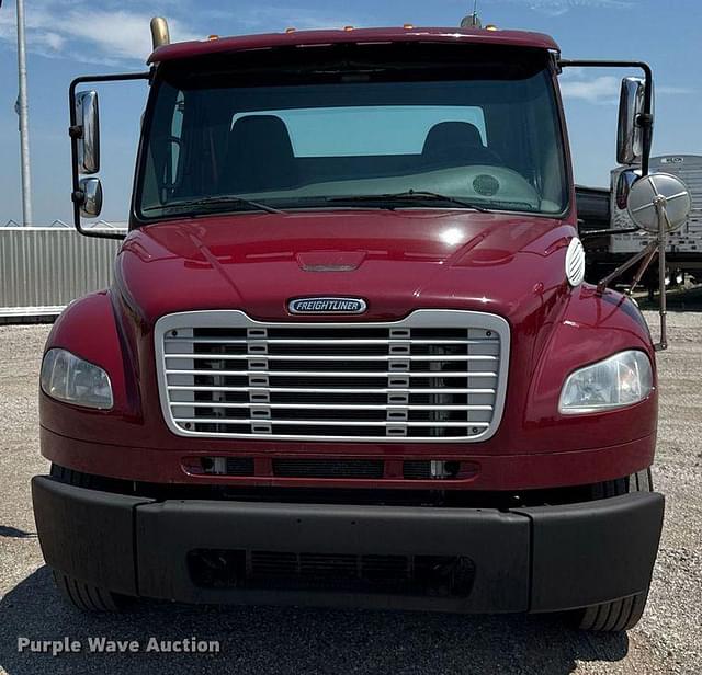Image of Freightliner Business Class M2 equipment image 1