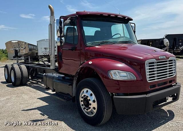 Image of Freightliner Business Class M2 equipment image 2