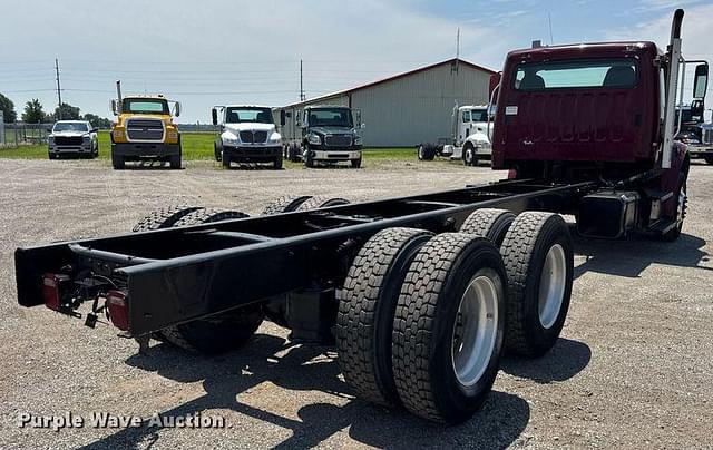 Image of Freightliner Business Class M2 equipment image 4