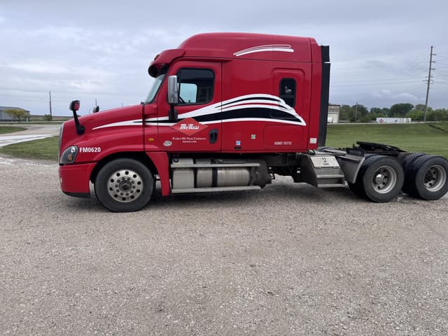 Image of Freightliner Cascadia 113 equipment image 1