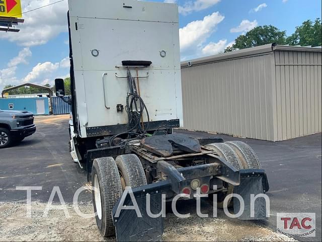 Image of Freightliner Cascadia 113 equipment image 4
