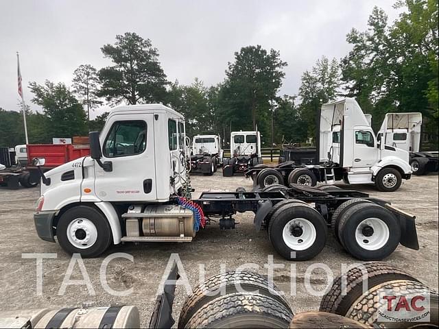 Image of Freightliner Cascadia 113 equipment image 1