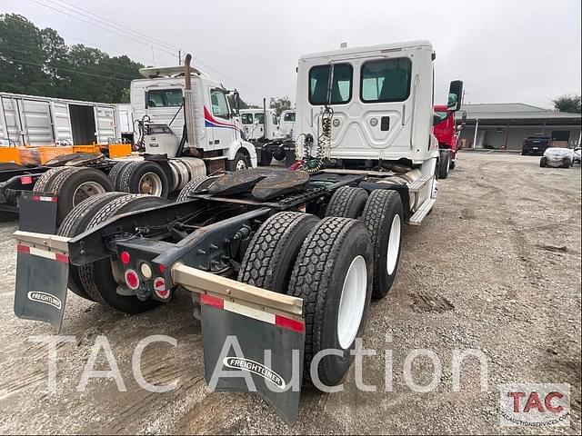 Image of Freightliner Cascadia 113 equipment image 4