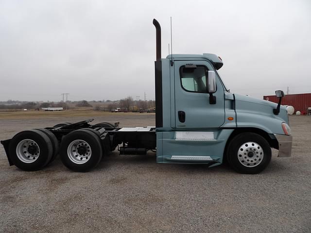 Image of Freightliner Cascadia 113 equipment image 1