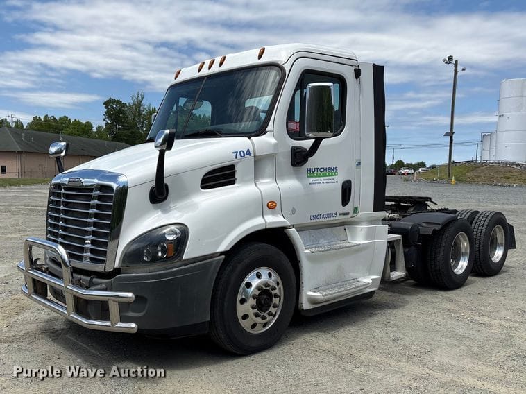 2016 Freightliner Cascadia 113 Equipment Image0