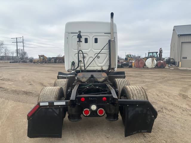 Image of Freightliner Cascadia 113 equipment image 2