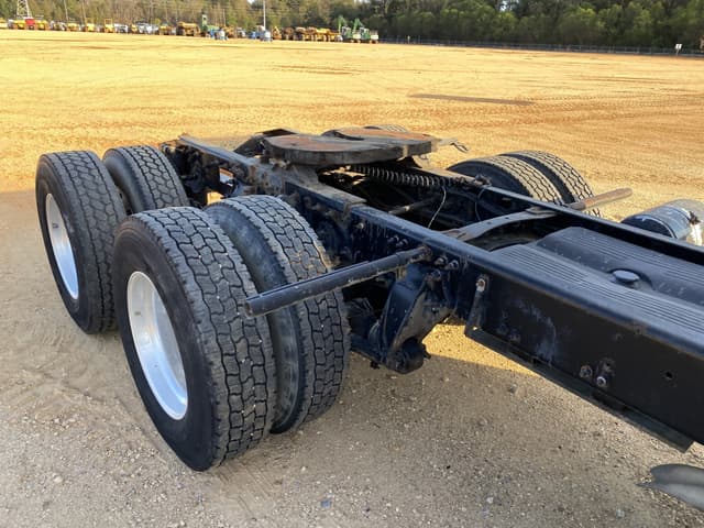 Image of Freightliner Cascadia 113 equipment image 4