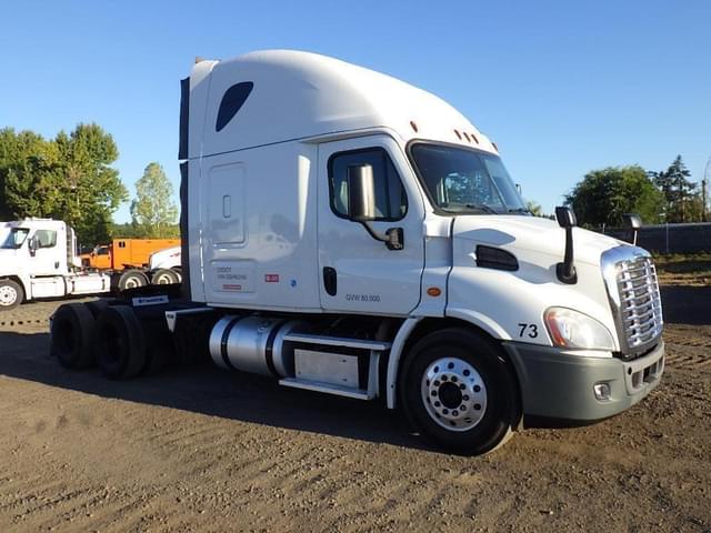 Image of Freightliner Cascadia 113 equipment image 1