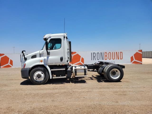 Image of Freightliner Cascadia 113 equipment image 1
