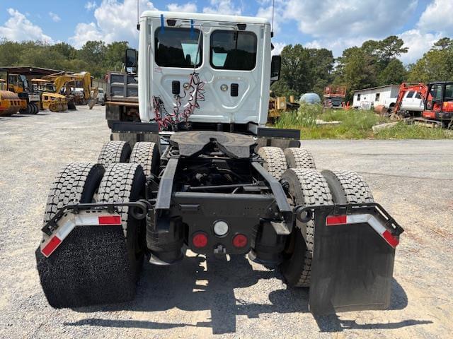 Image of Freightliner Cascadia 125 equipment image 4