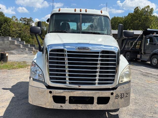 Image of Freightliner Cascadia 125 equipment image 1