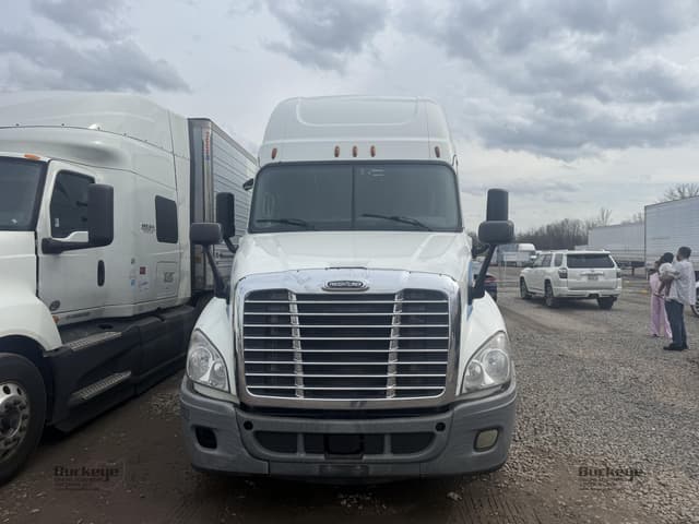 Image of Freightliner Cascadia 125 equipment image 2