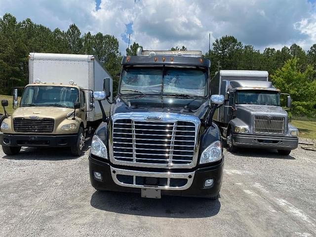 Image of Freightliner Cascadia 125 equipment image 2