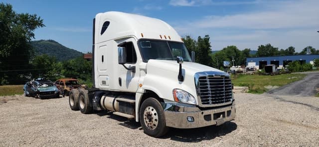 Image of Freightliner Cascadia 125 equipment image 2