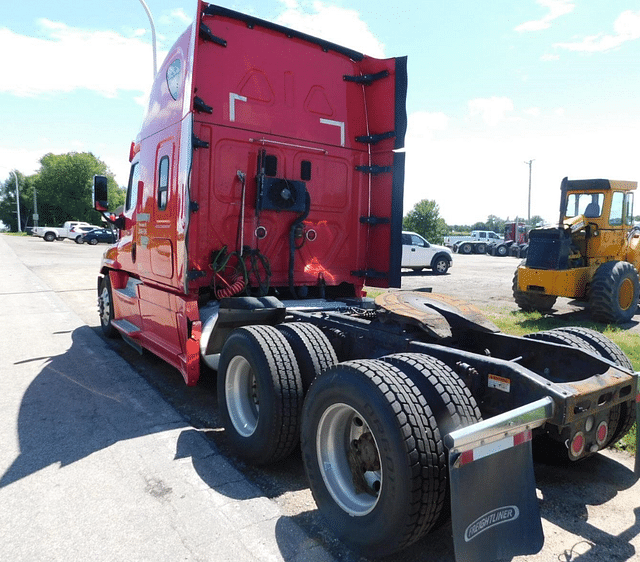 Image of Freightliner Cascadia 125 equipment image 3