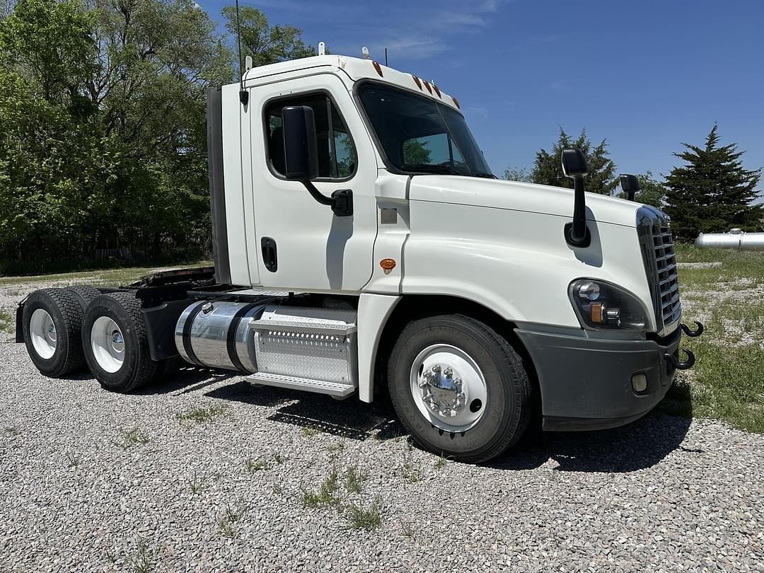 Image of Freightliner Cascadia 125 Primary image