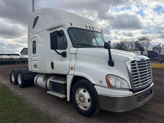 Image of Freightliner Cascadia 125 equipment image 2