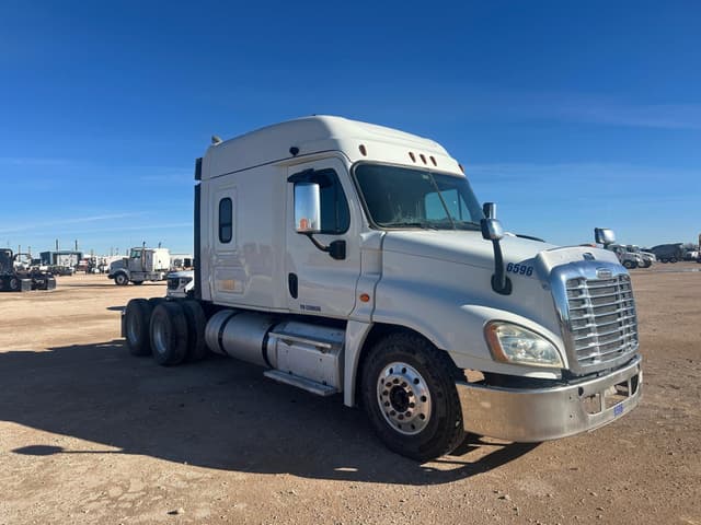 Image of Freightliner Cascadia 125 equipment image 2