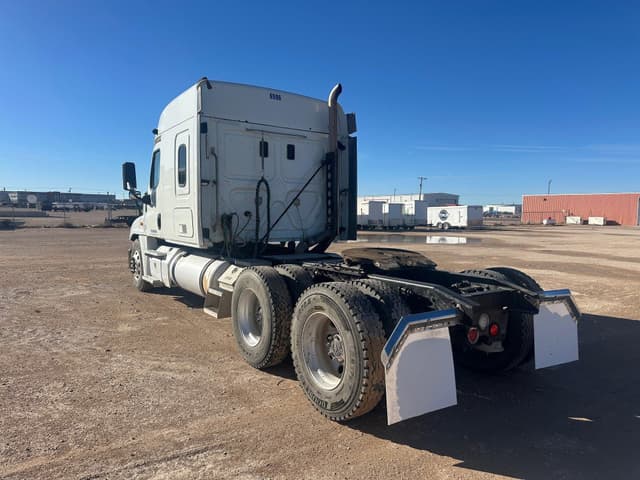 Image of Freightliner Cascadia 125 equipment image 4