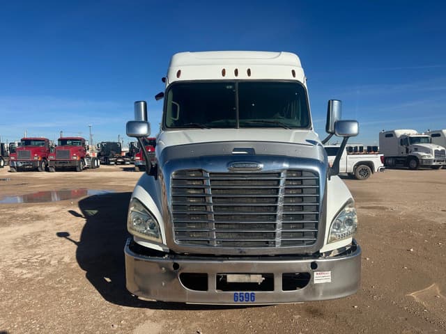 Image of Freightliner Cascadia 125 equipment image 1