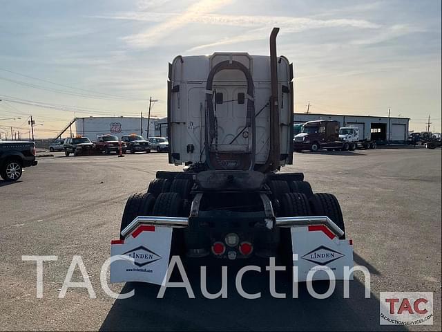 Image of Freightliner Cascadia 125 equipment image 3