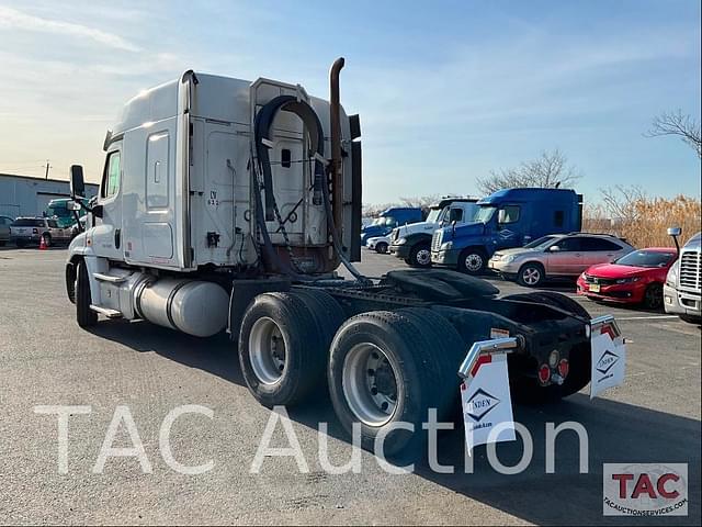 Image of Freightliner Cascadia 125 equipment image 2