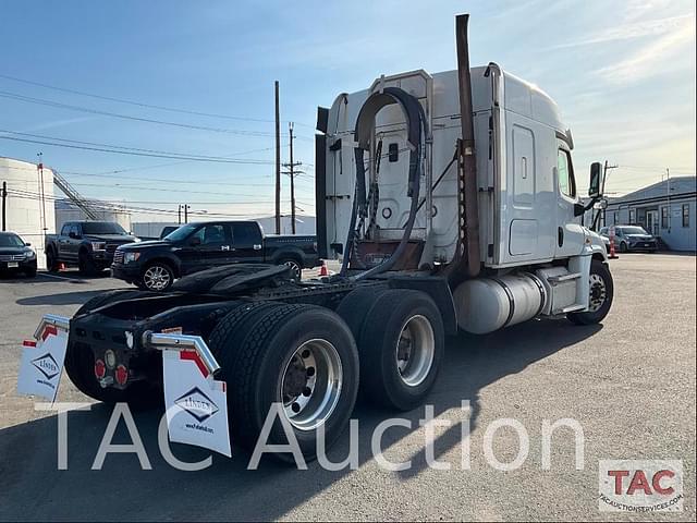 Image of Freightliner Cascadia 125 equipment image 4