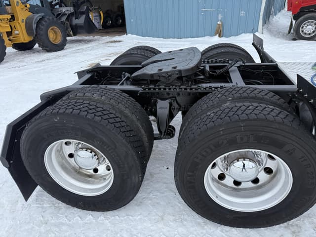 Image of Freightliner Cascadia 125 equipment image 3