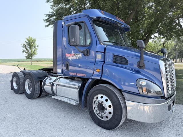 Image of Freightliner Cascadia 125 equipment image 2