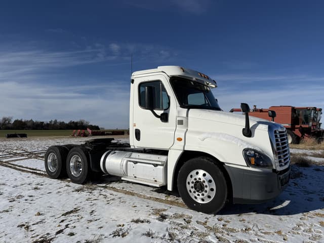 Image of Freightliner Cascadia 125 equipment image 2