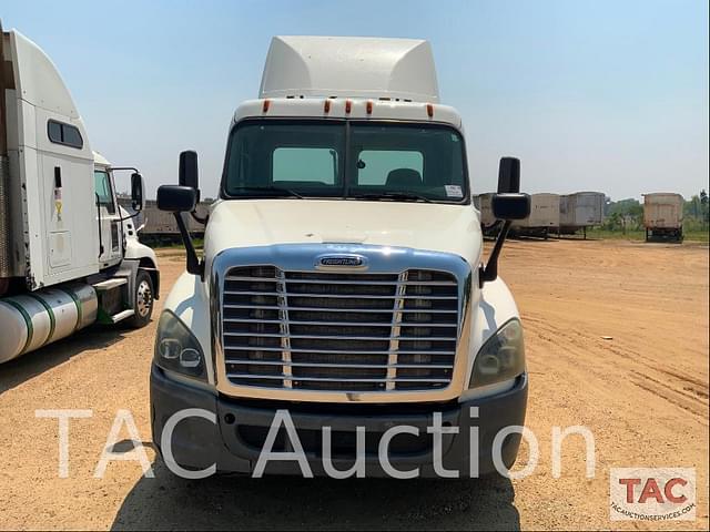 Image of Freightliner Cascadia 125 equipment image 1
