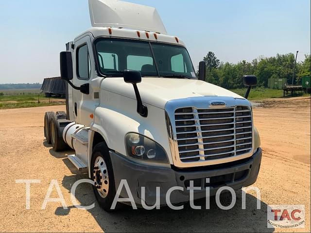 Image of Freightliner Cascadia 125 equipment image 2