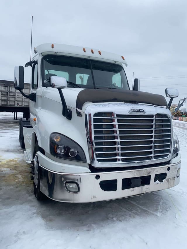 Image of Freightliner Cascadia 125 equipment image 3