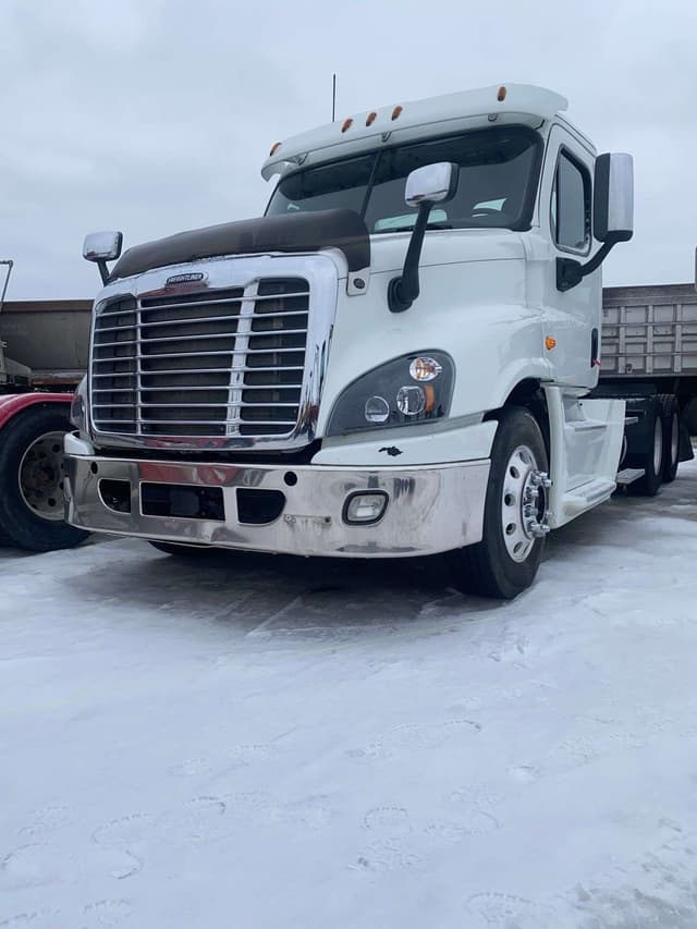 Image of Freightliner Cascadia 125 equipment image 1