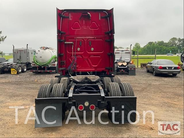 Image of Freightliner Cascadia 125 equipment image 3