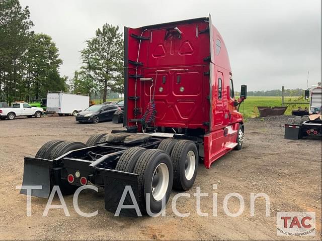 Image of Freightliner Cascadia 125 equipment image 4