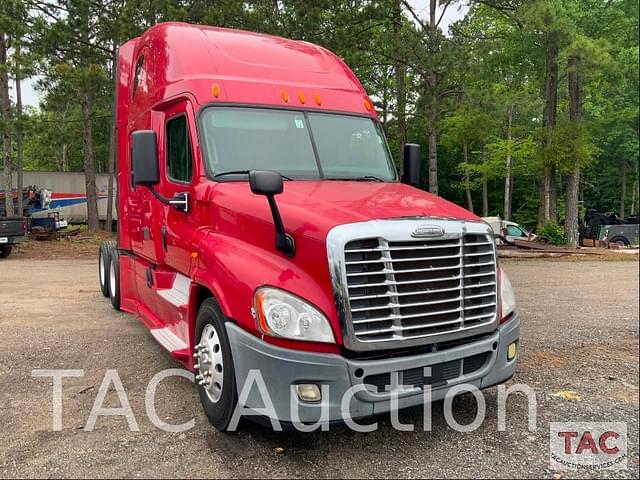 Image of Freightliner Cascadia 125 equipment image 2