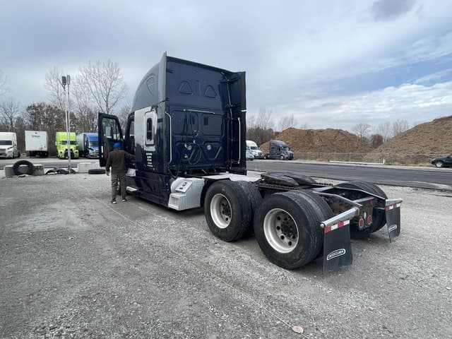 Image of Freightliner Cascadia 125 Evolution equipment image 1