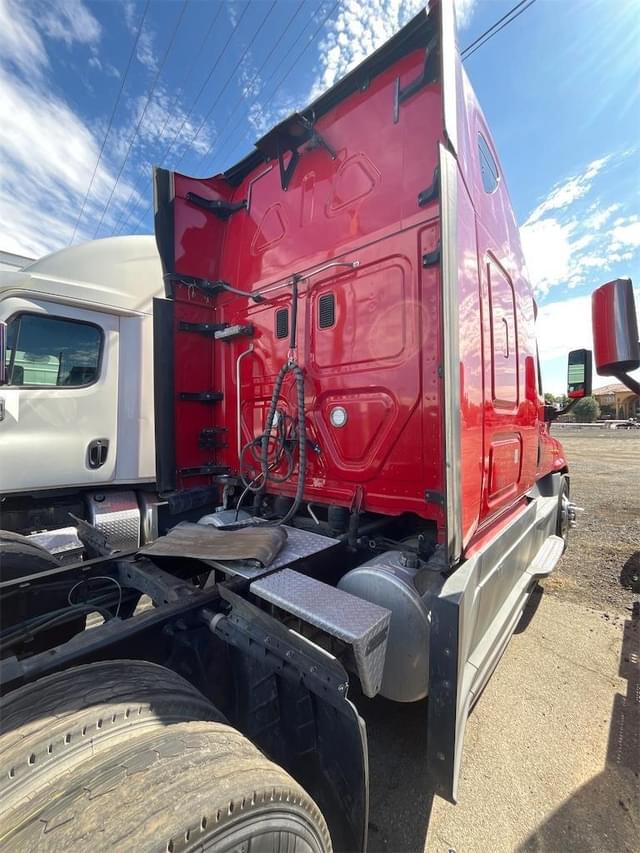 Image of Freightliner Cascadia 125 Evolution equipment image 4