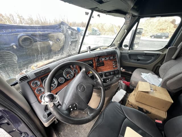 Image of Freightliner Cascadia 125 Evolution equipment image 4