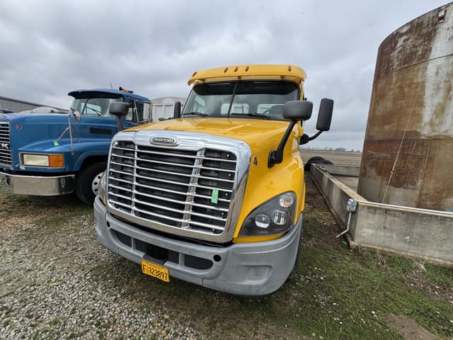 Image of Freightliner Cascadia 125 equipment image 2