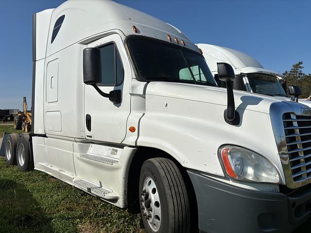 Image of Freightliner Cascadia 125 equipment image 1