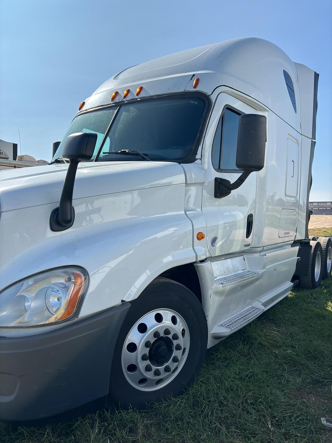 Image of Freightliner Cascadia 125 Primary image